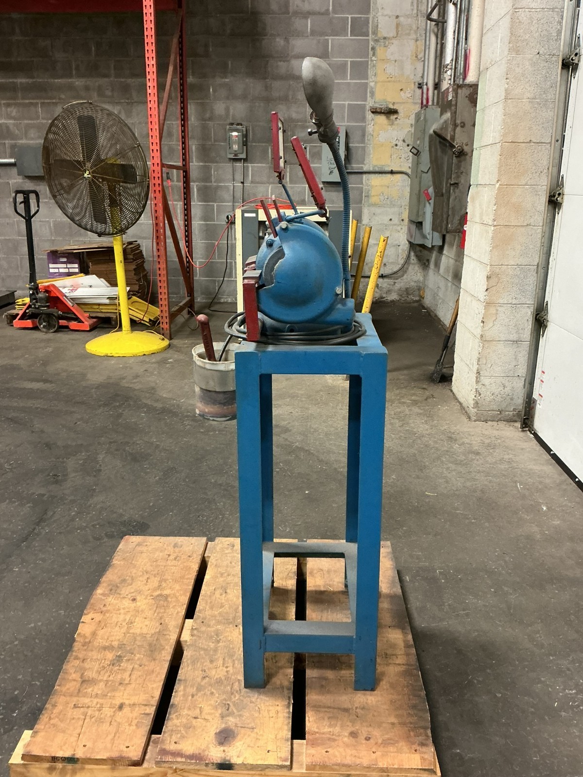 MO-6742, ATLAS GRINDER. 1/3 HP. 110 V. 1 PH. 3450/2850 RPM. 60/50 HZ. 4.6/5.6 A.