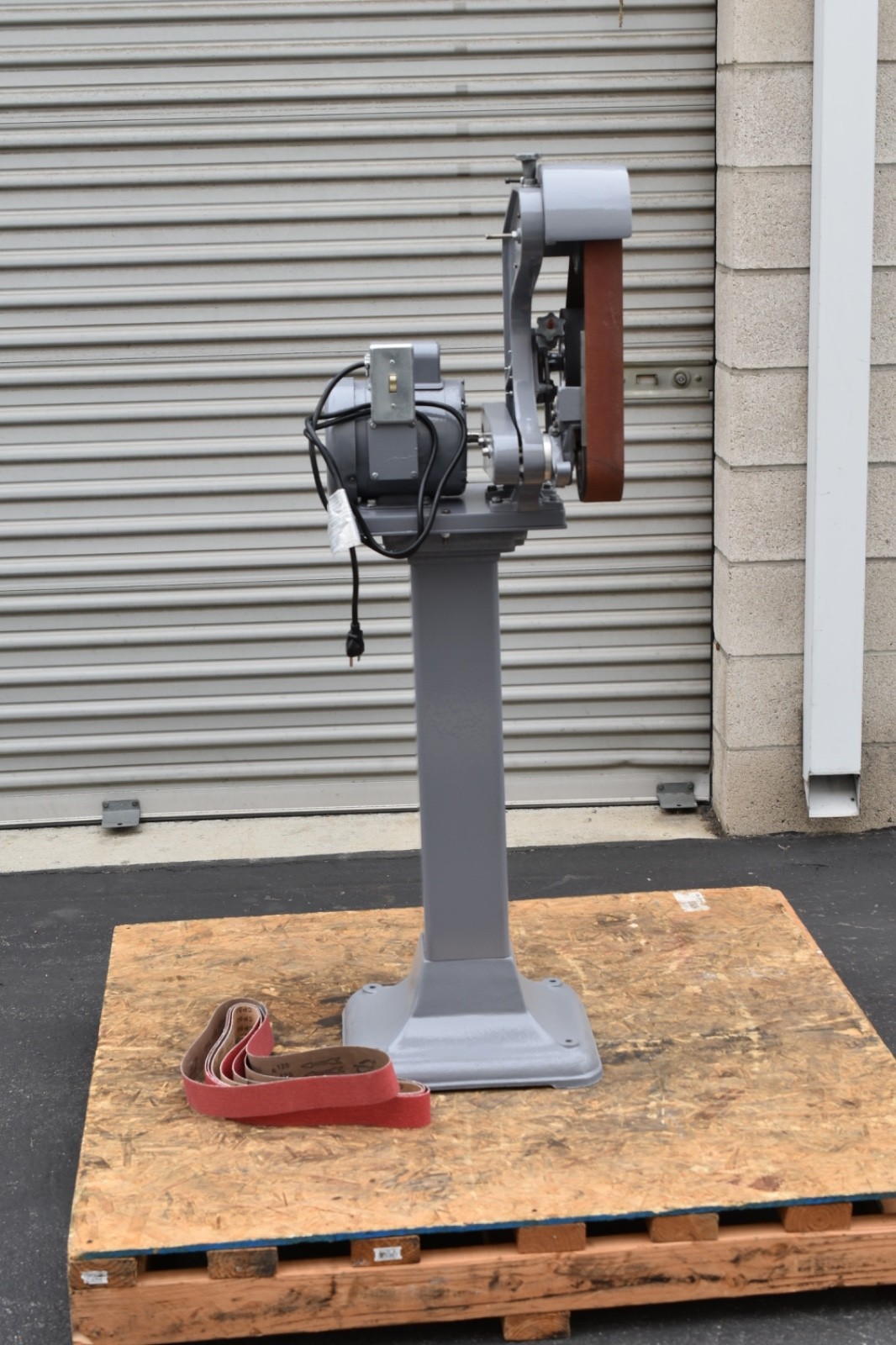 Burr King belt grinder 482, 2″ x 48″, 3 wheel, 1/2 hp with stand