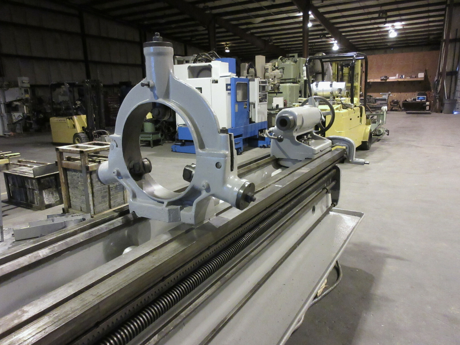 TOS 28″ x 132″ Geared-Head Heavy Duty Engine Lathe Inch & Metric Threading