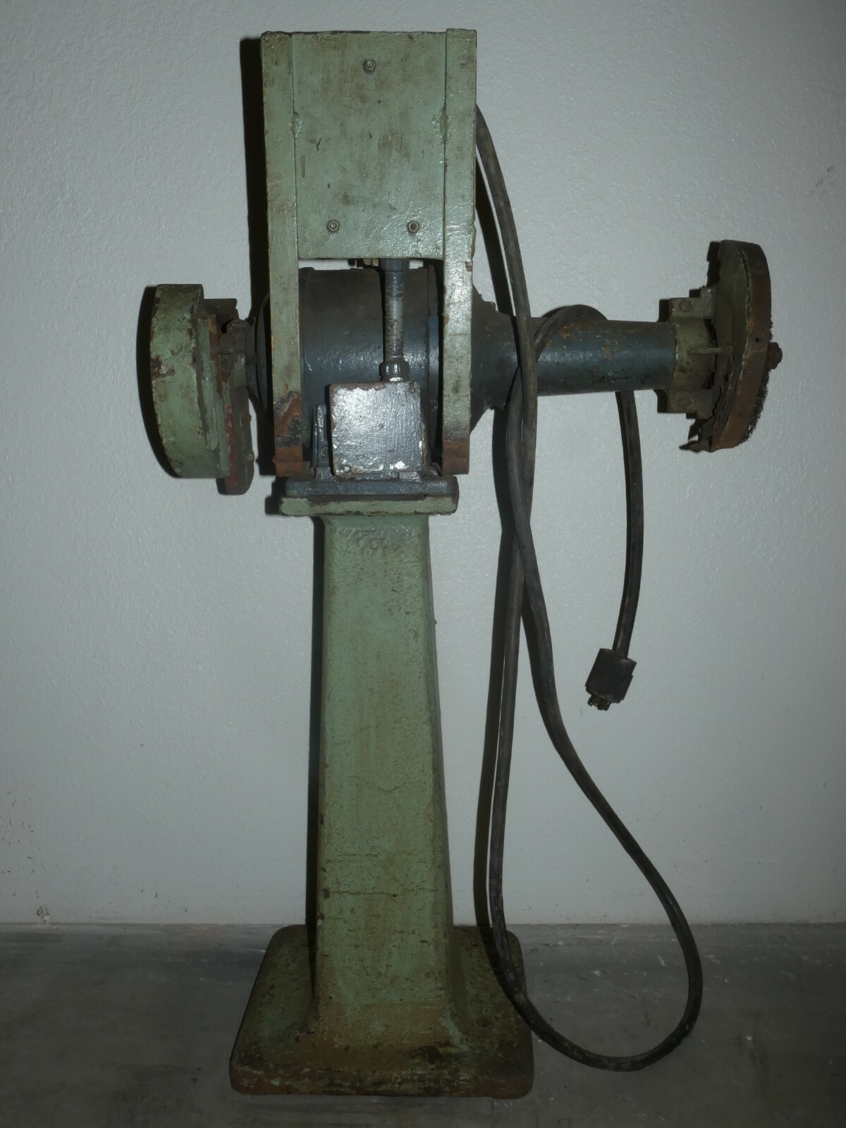 12 in Unbranded Pedestal Grinder