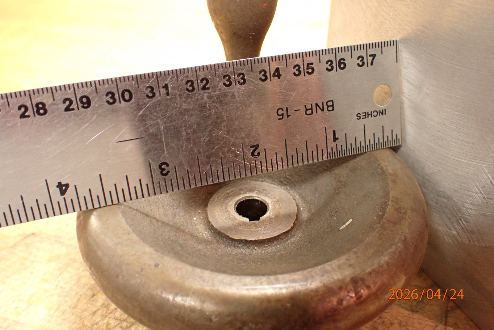 LOT C: VINTAGE CAST IRON MACHINE HANDWHEEL WITH SPINNER HANDLE GRIP MACHINIST