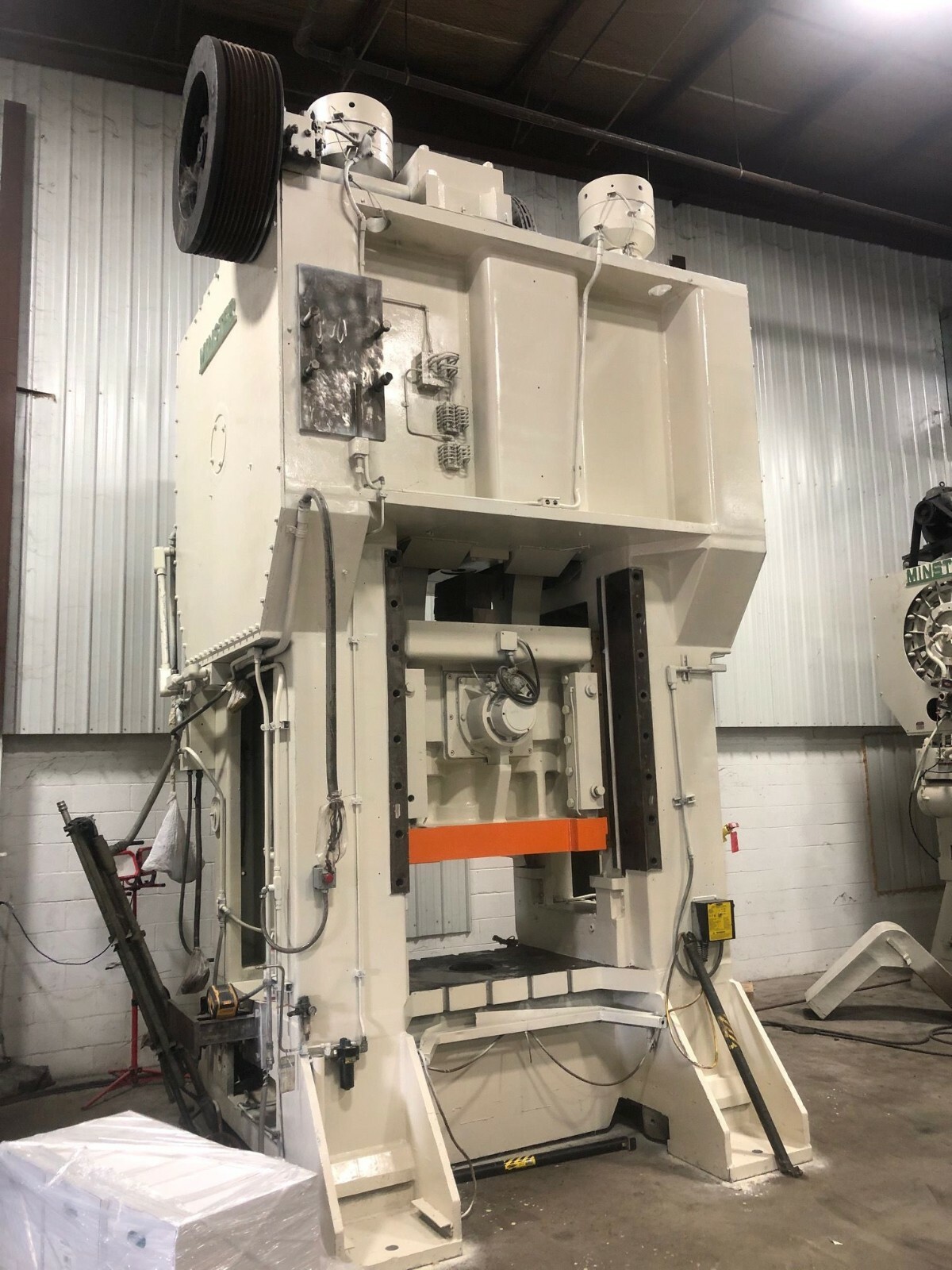 600 TON MINSTER SSDC E2-600 48-36 10″ STROKE 6″ POWERED RAM ADJUSTMENT 26″ SHUT