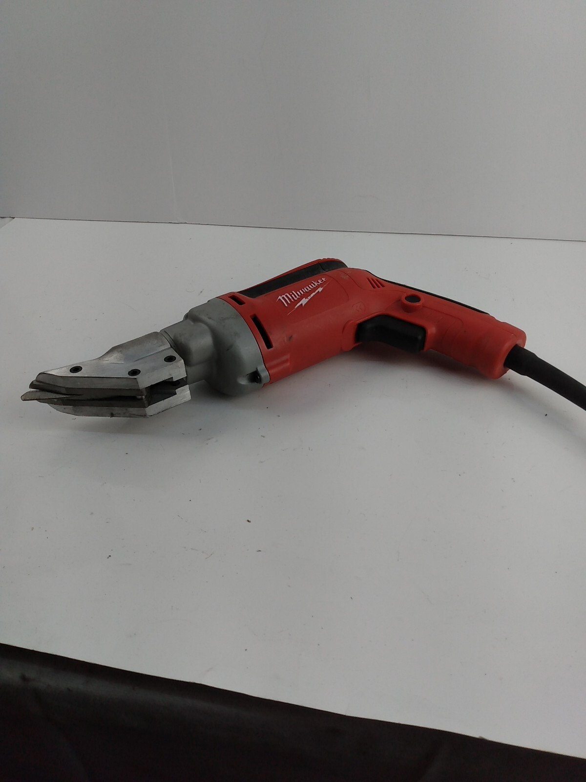 Milwaukee 6852-20 BROKEN Corded 18-Gauge Sheet Metal Shear 6.8 Amp Motor BROKEN