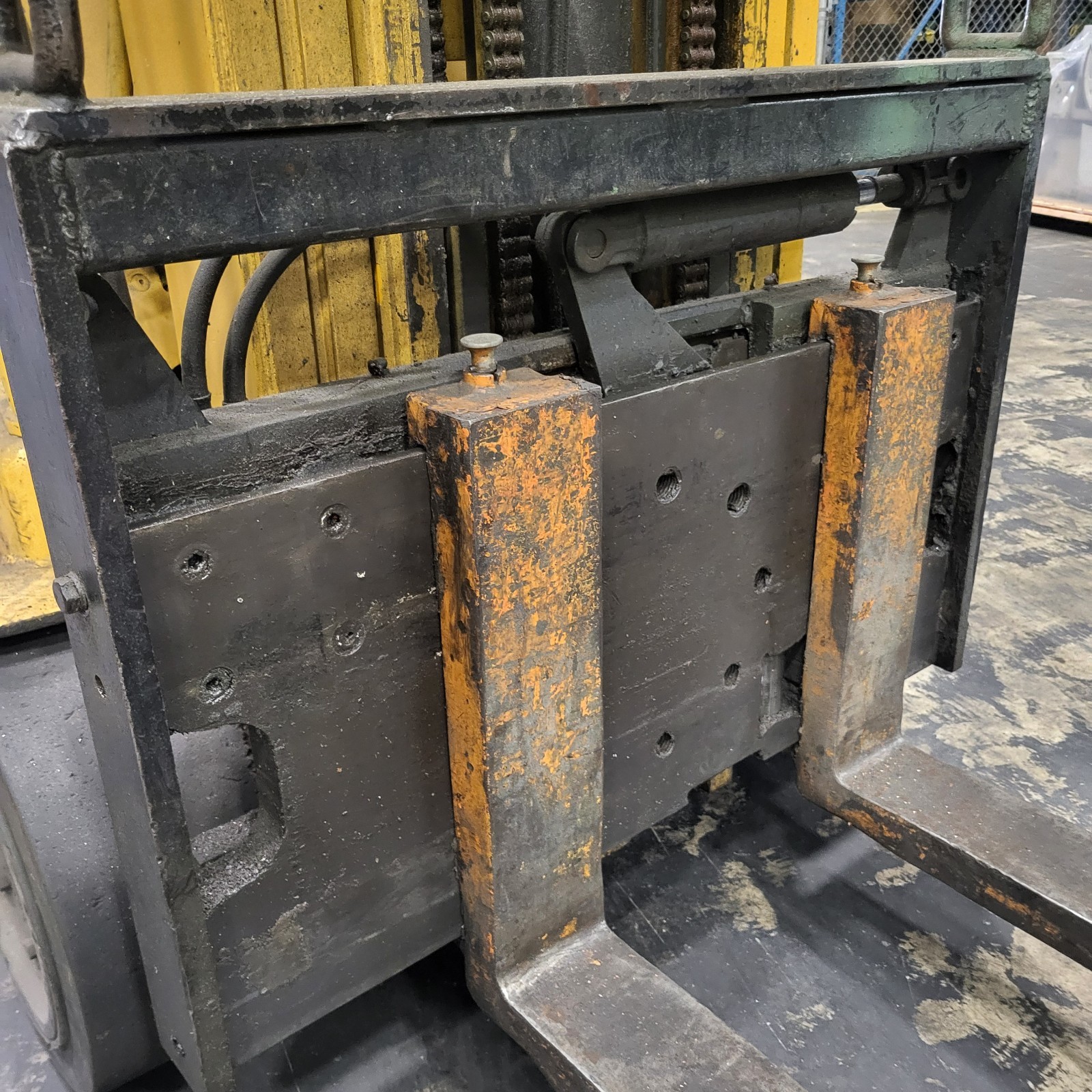 Hyster 10,000 lbs. Cap, Forklift, Propane, 15′ Lift, Side Shift, 3335 Hours