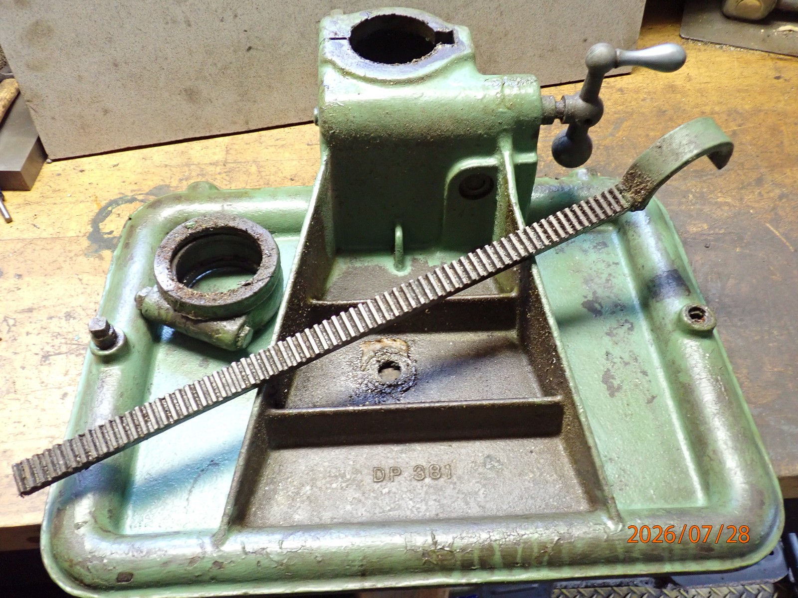 INDUSTRIAL TABLE WITH RAISER FOR DELTA MILWAUKEE 14″ DRILL PRESS W/ DP220 HEAD