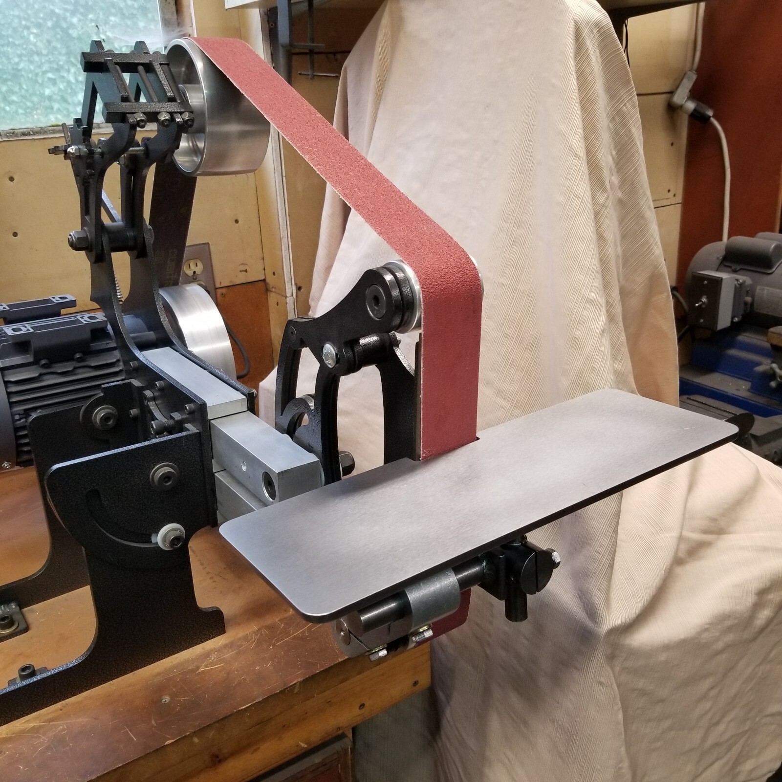 D-D Work / Tool Rest for Northridge Mod-2 Belt Grinder – 10″ Table