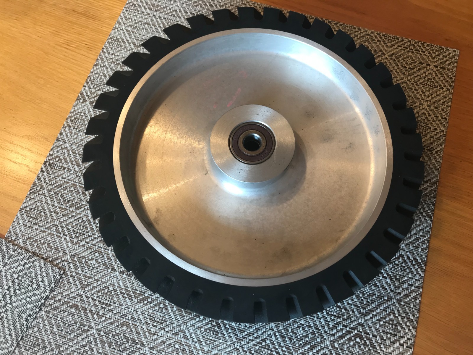 10″ Serrated Rubber Belt Grinder Contact Wheel, 1/2″ inch bore