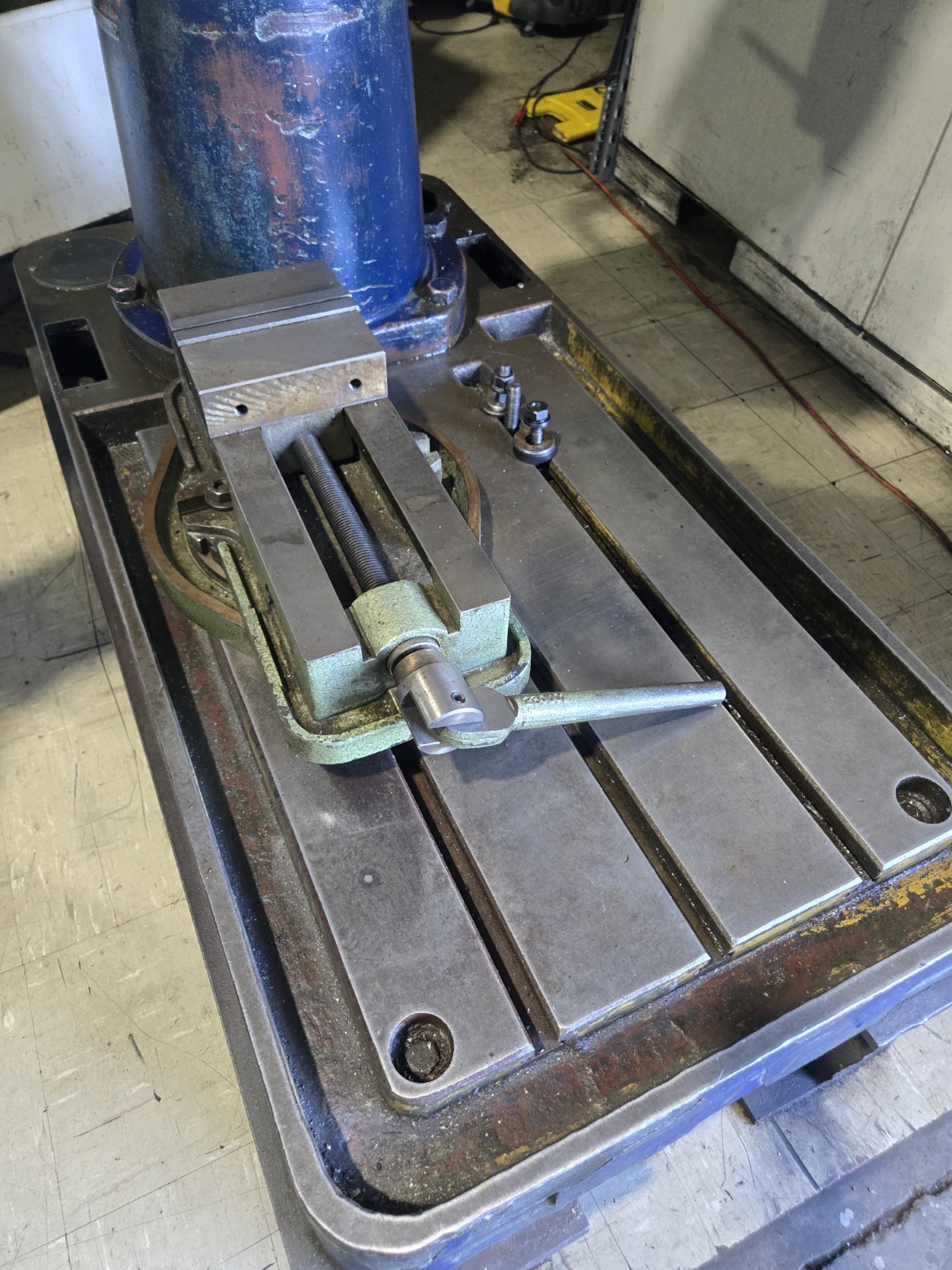 DIAMOND 800 Radial Arm Drill & Tap 8″ Column, 21″ Arm, 220 Volt 3 Phase