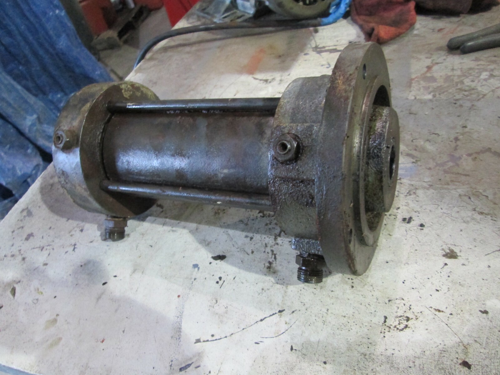 Berco Cam Grinder Hydraulic cylinder for grinding head