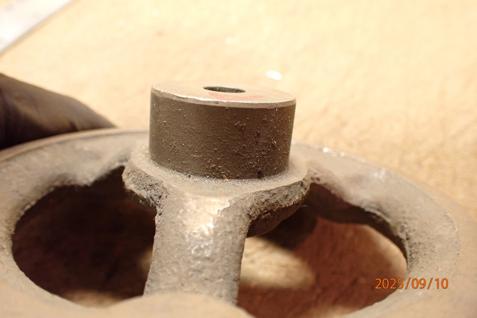 LOT A VINTAGE CAST IRON SMALL MACHINE HANDWHEEL BLANK