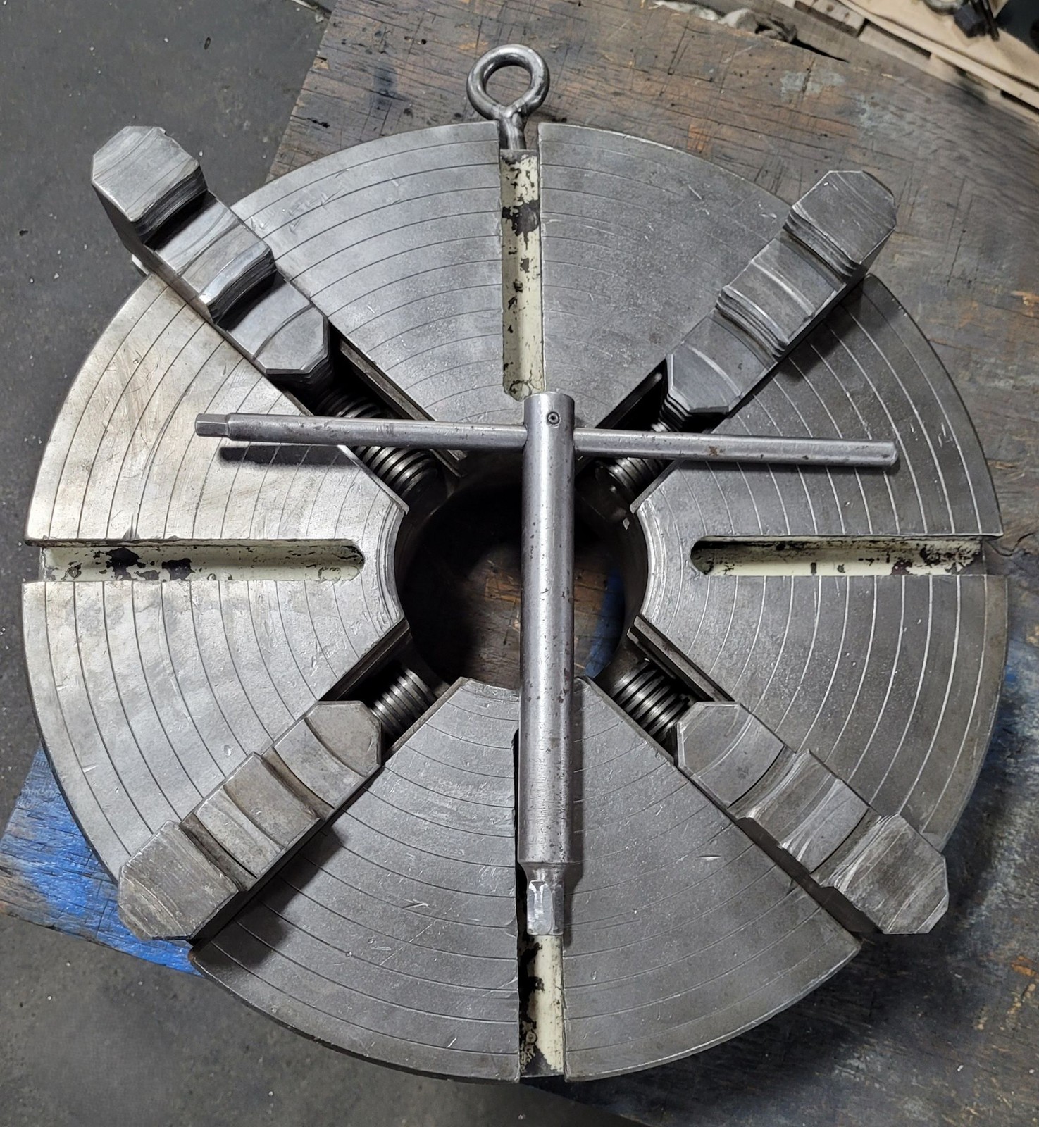 17-1/2in Bison Lathe Chuck – 4 Jaws – D1-8 Camlock