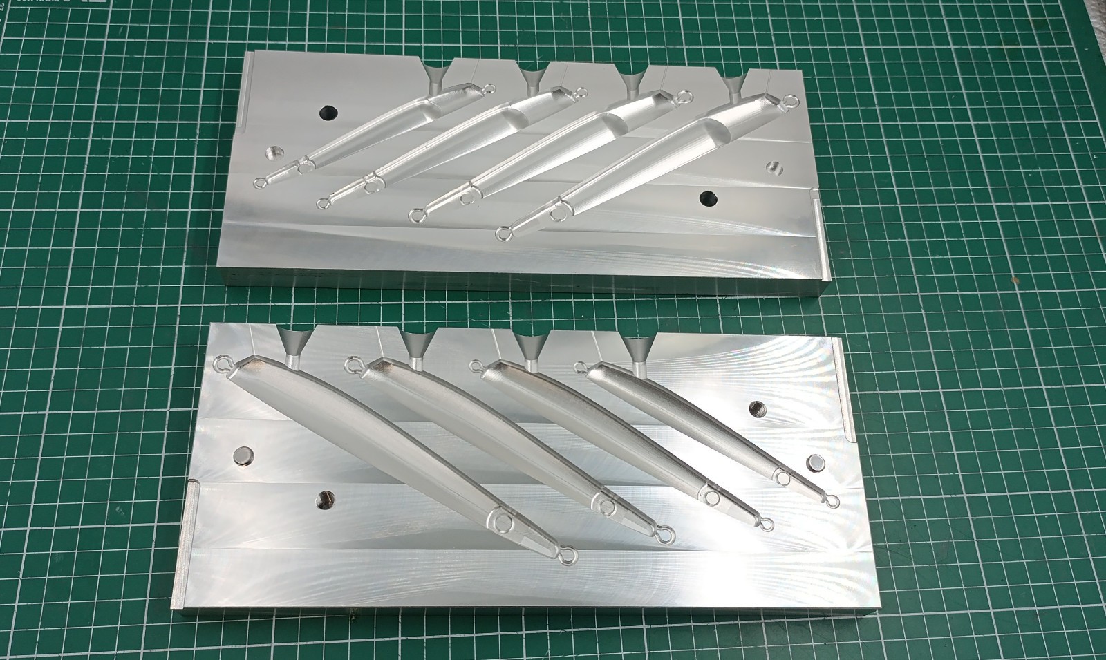 Custom mold building services, CNC machining services, CNC production of parts
