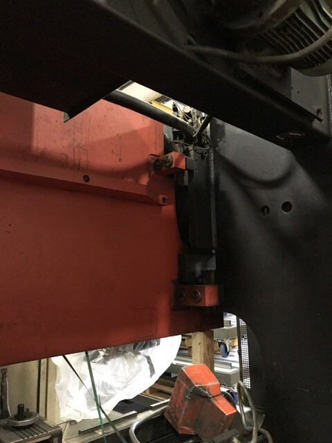 138 TON AMADA HYDRAULIC PRESS BRAKE 7.8″ STROKE 18.5″ OPEN HEIGHT 10.7″ CLOSED H