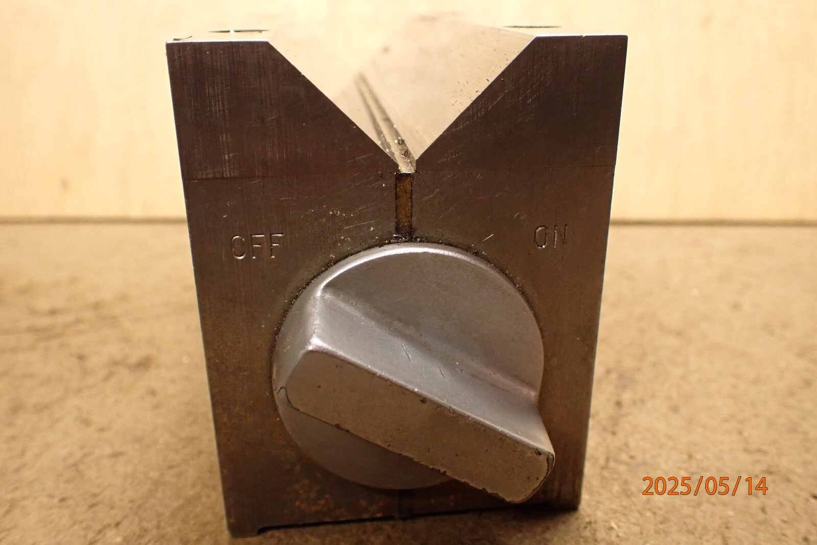 LOT 407; BROWN AND SHARPE MAGNETIC V-BLOCK MACHINIST JIG FIXTURE TOOLING