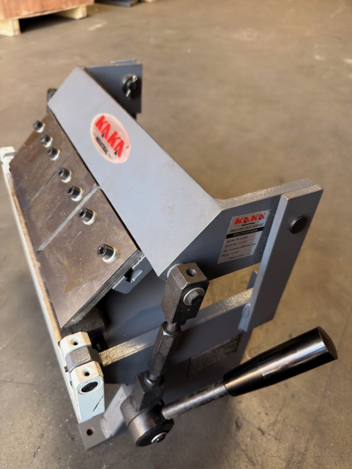 (Not Brand New) Sheet Metal Brake,12 in Box and Pan Brake, 20Ga Capacity W-1220A