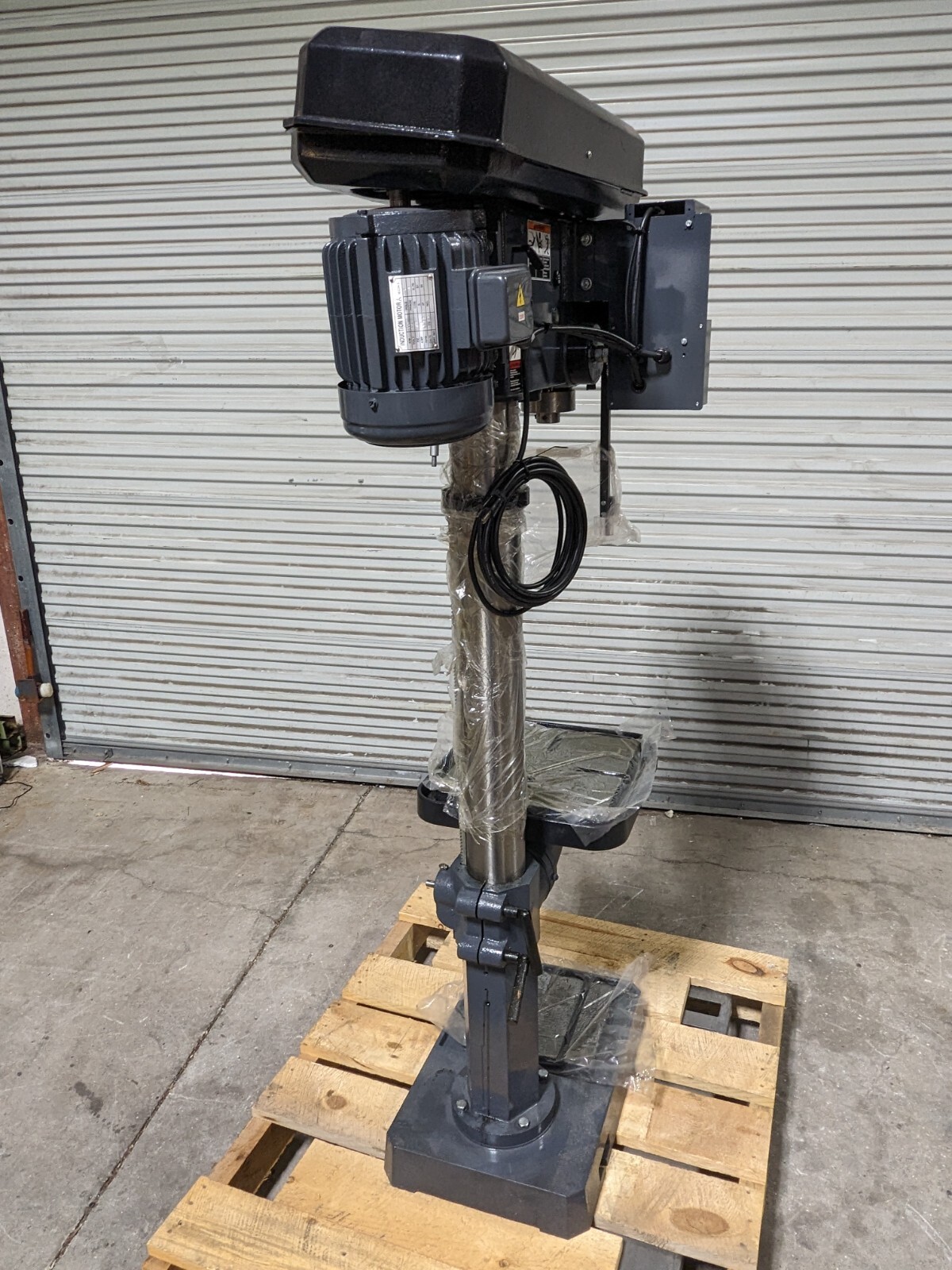 Dake Floor Drill Press 18" Swing 3MT 68 – 1380 RPM 1.5 HP 110v 977701V Dama