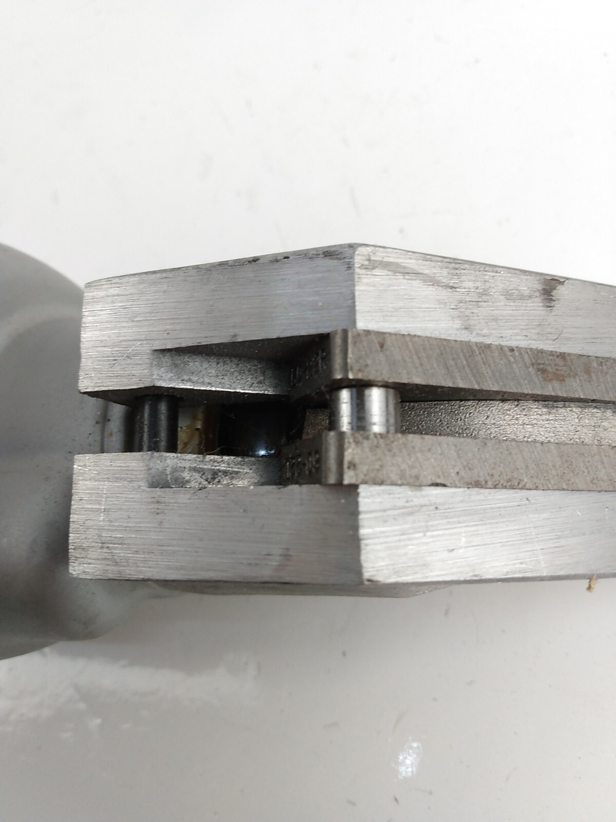 Milwaukee 6852-20 BROKEN Corded 18-Gauge Sheet Metal Shear 6.8 Amp Motor BROKEN