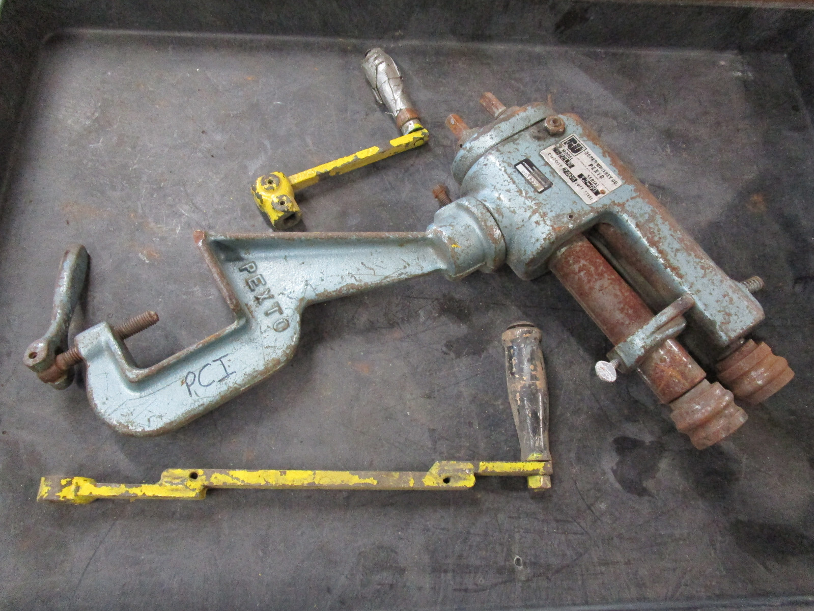 Used Pexto Sheet Metal Hand Crank Powered Flanger Machine Crimper 622LR 24GA