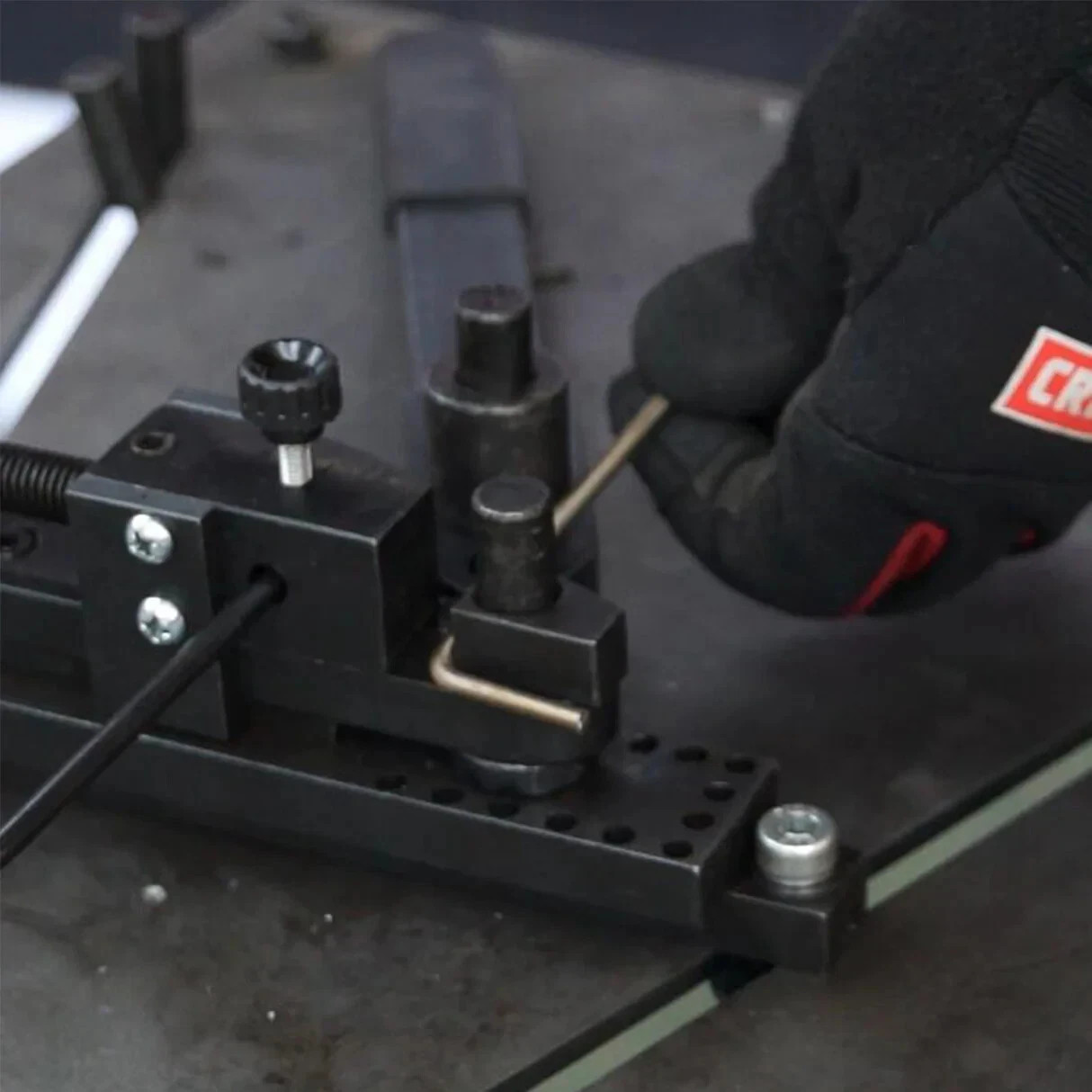 Mini Rod Bender Metal Bending Tool Universal Bending Machine – Wire or Stock