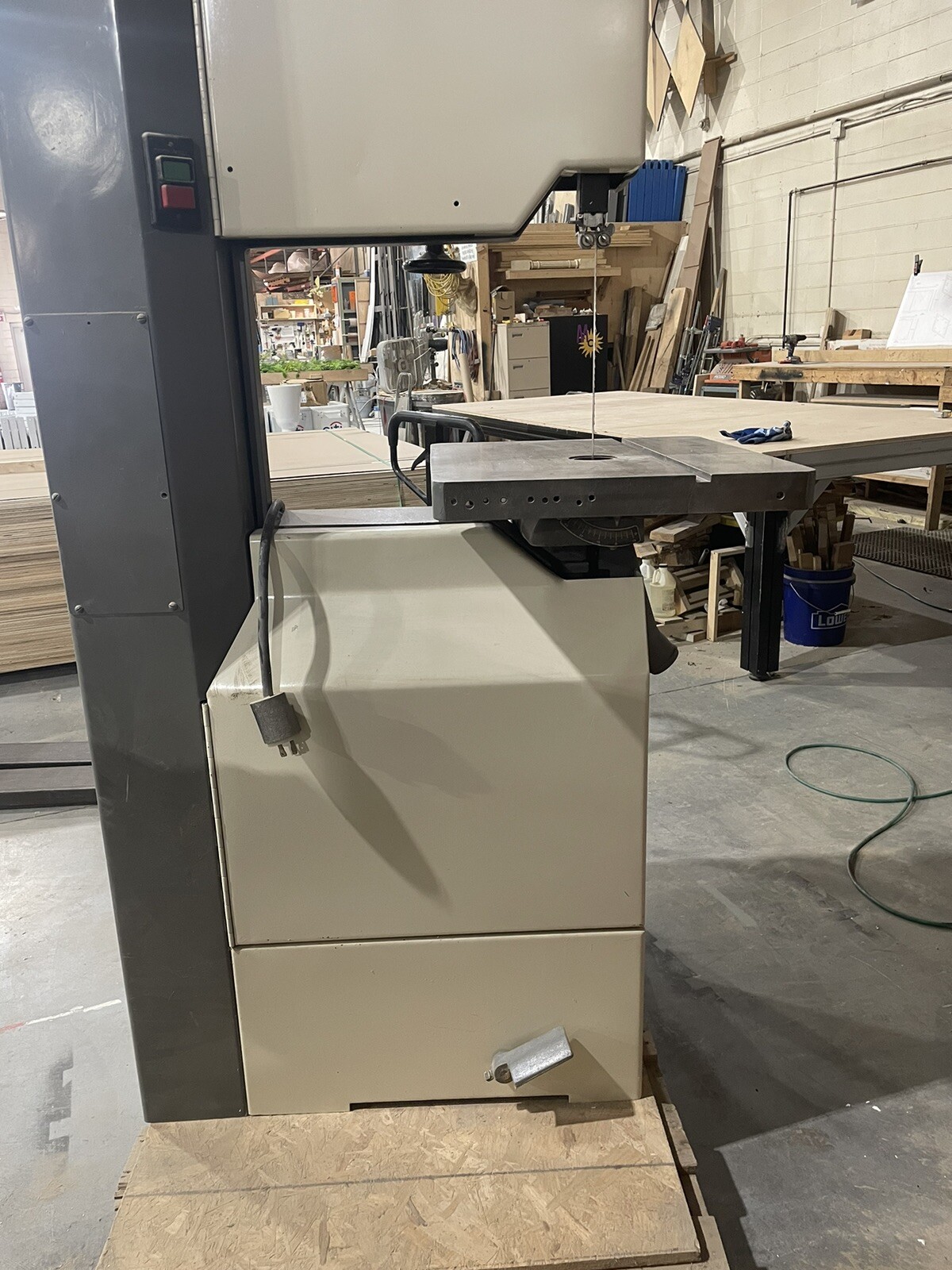 Delta Vertical Bandsaw, Model 28-3XO Very Good Condition 