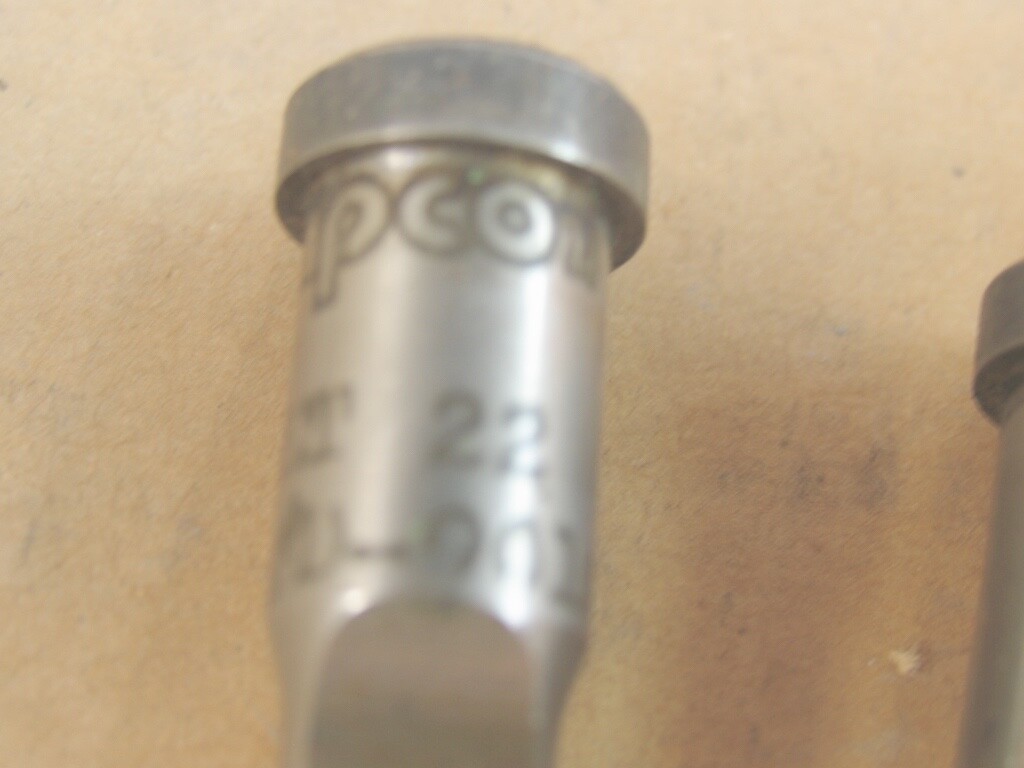 One UNIPUNCH Obrund Punch, Die + Collar set (0.251 x 0.457) (Lot D9)