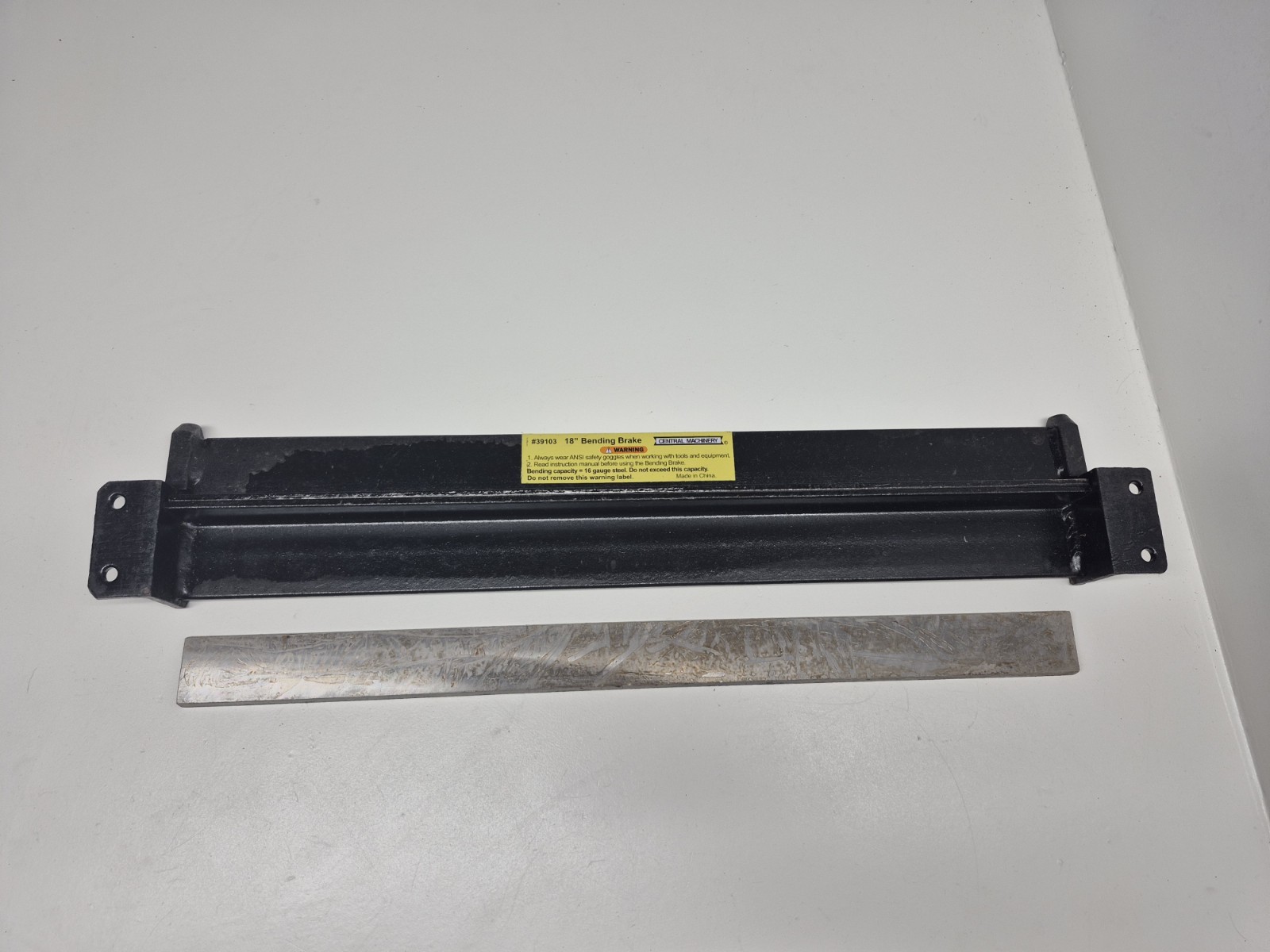 Central Machinery 18″ Bending Brake Model 39103 90 Degrees Bending Capacity