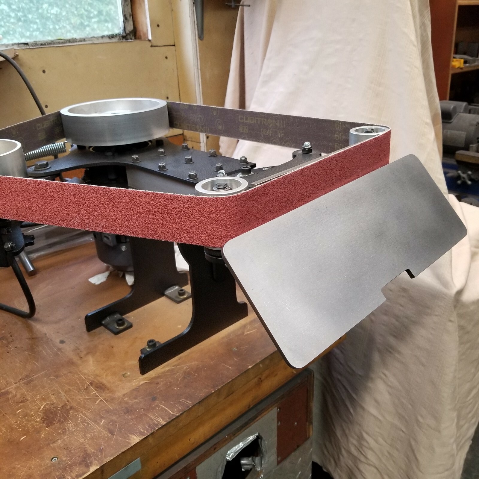D-D Work / Tool Rest for Northridge Mod-2 Belt Grinder – 18″ Table
