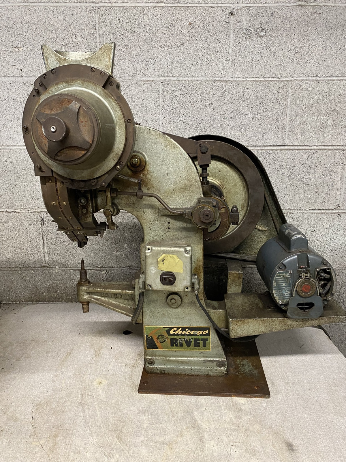 Chicago Rivet & Machine Co. Rivet Riveting Machine