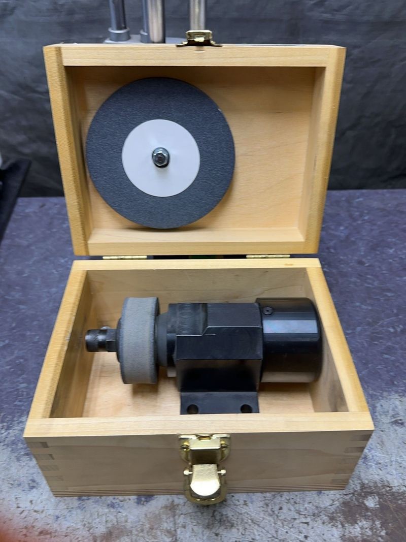 DIAMOND WHEEL DRESSER BRAKE CONTROLLED TRUING DEVICE, WITH CASE