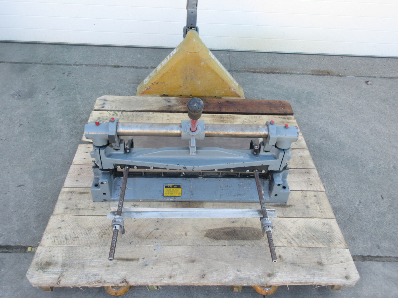Di-Acro No. 4 Manual Hand Operated Shear 24″ Metal Shear 16 Gauge Capacity Used