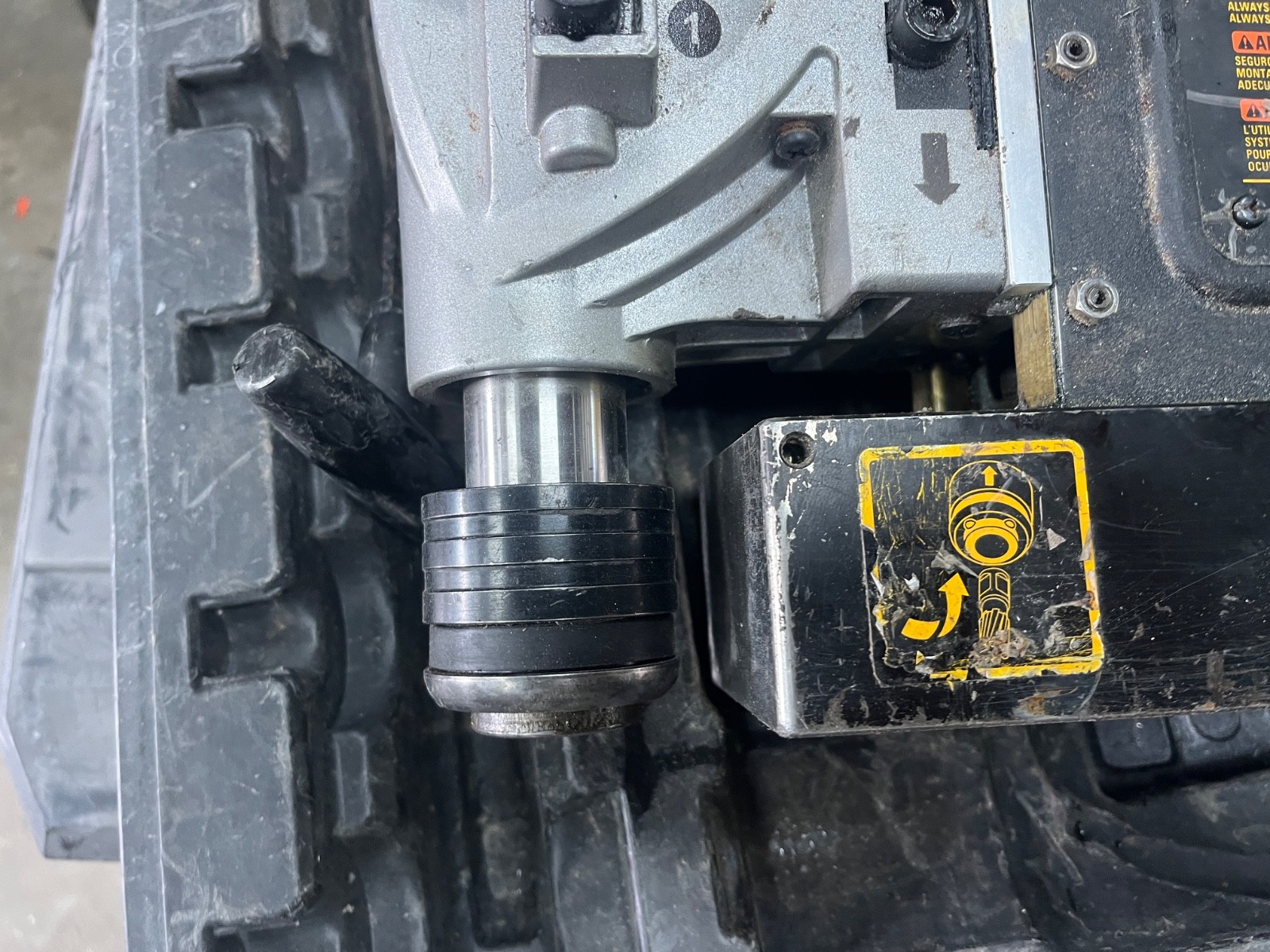 DEWALT Drill Press Magnetic 2-inch 10-Amp (DWE1622K)