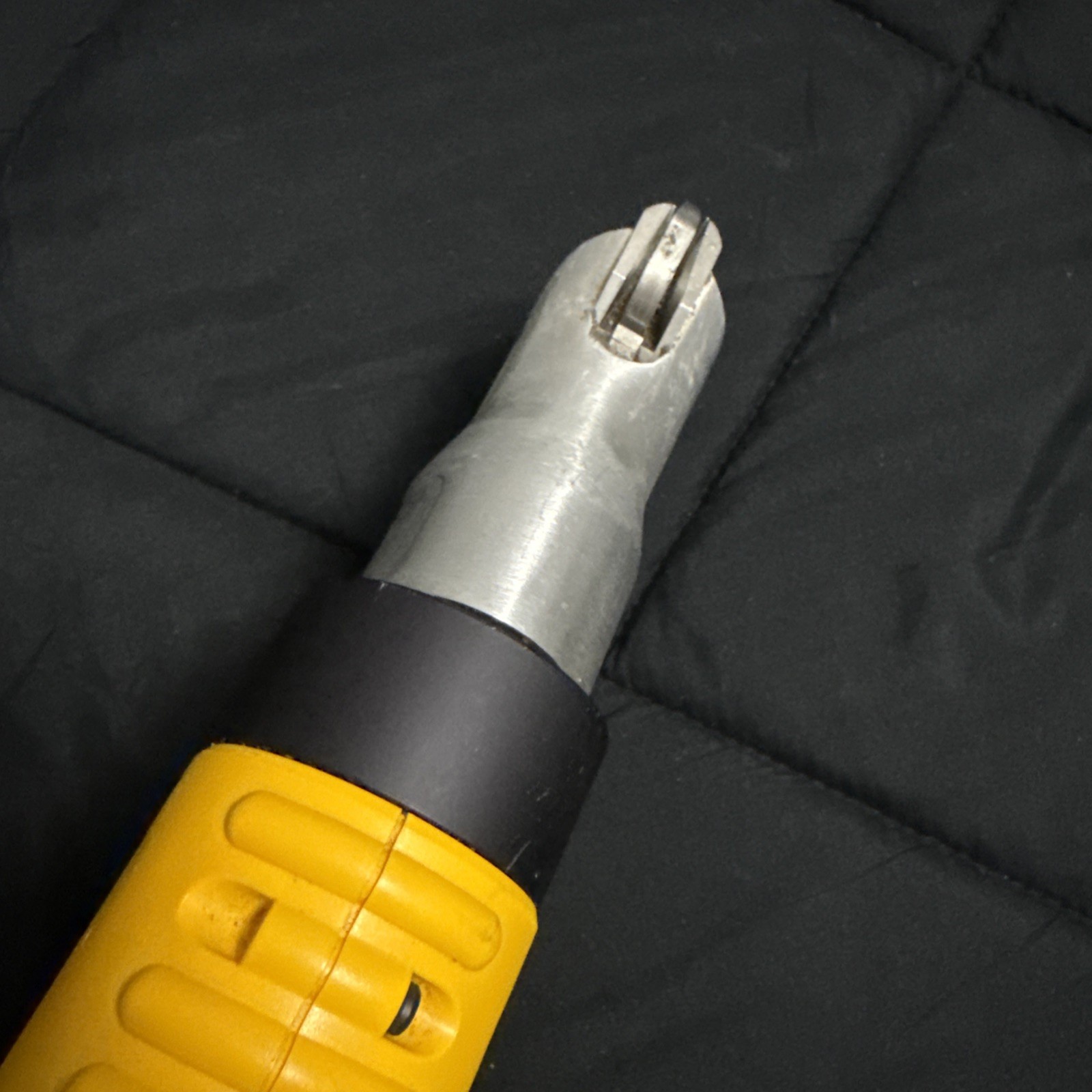 DC490 Dewalt 18V Cordless 18GA Swivel-head Shears With 20V Adapter