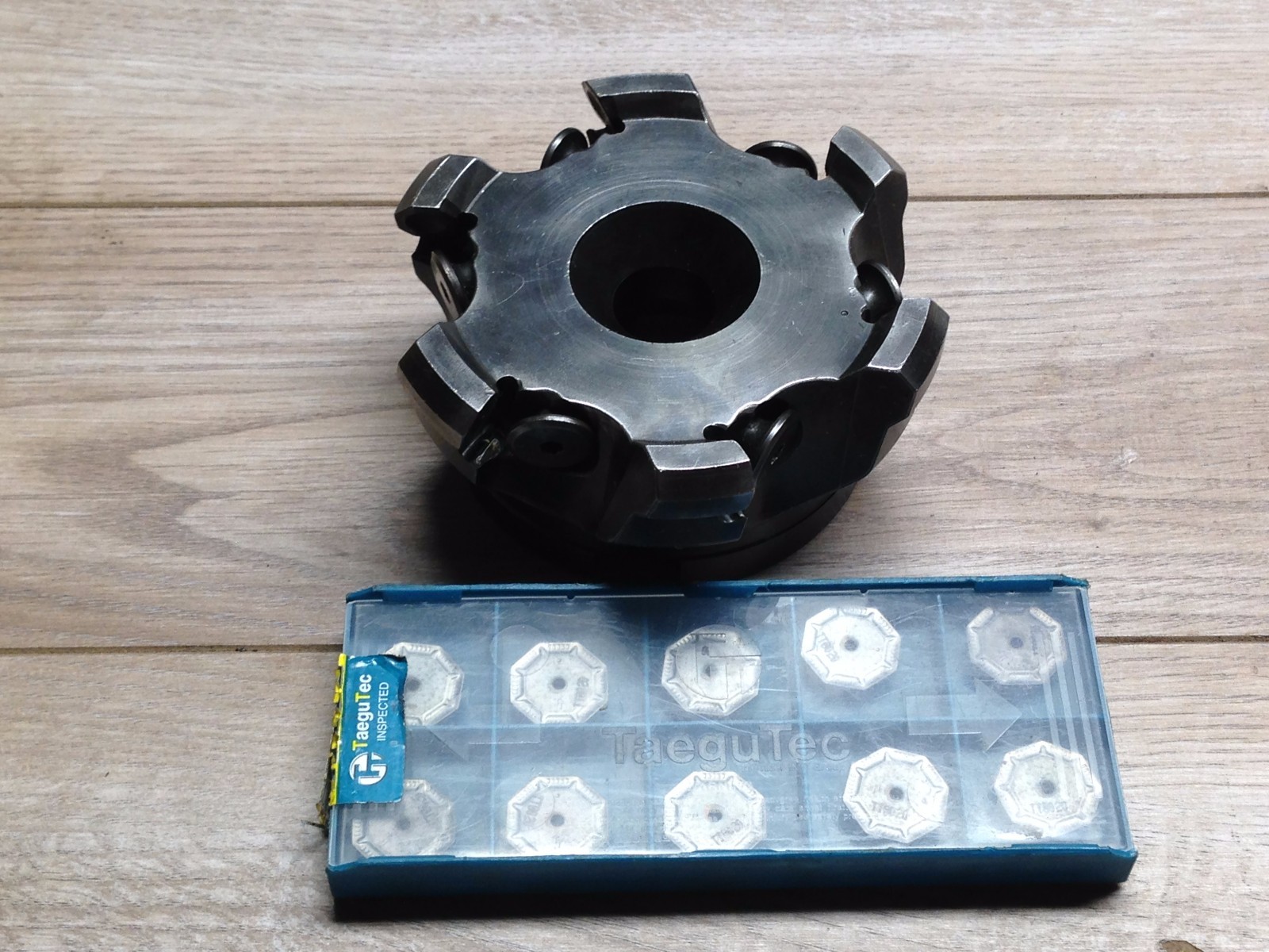 CARBOLOY 4 ” INDEXABLE FACEMILL + INSERTS