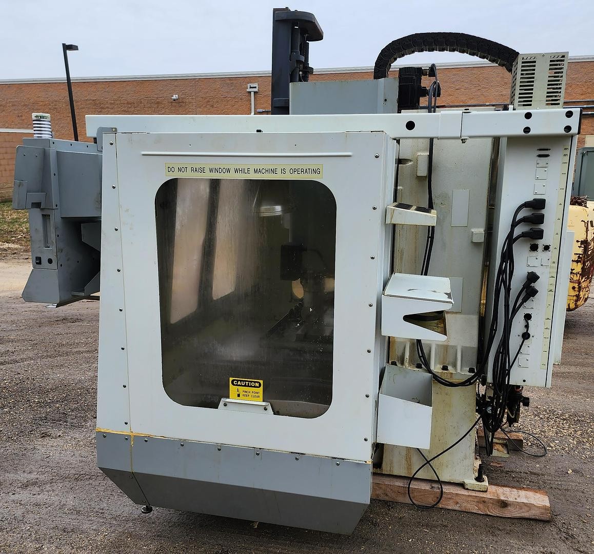 2001 Haas VF-2B CAT 40 CNC Vertical Machining Center
