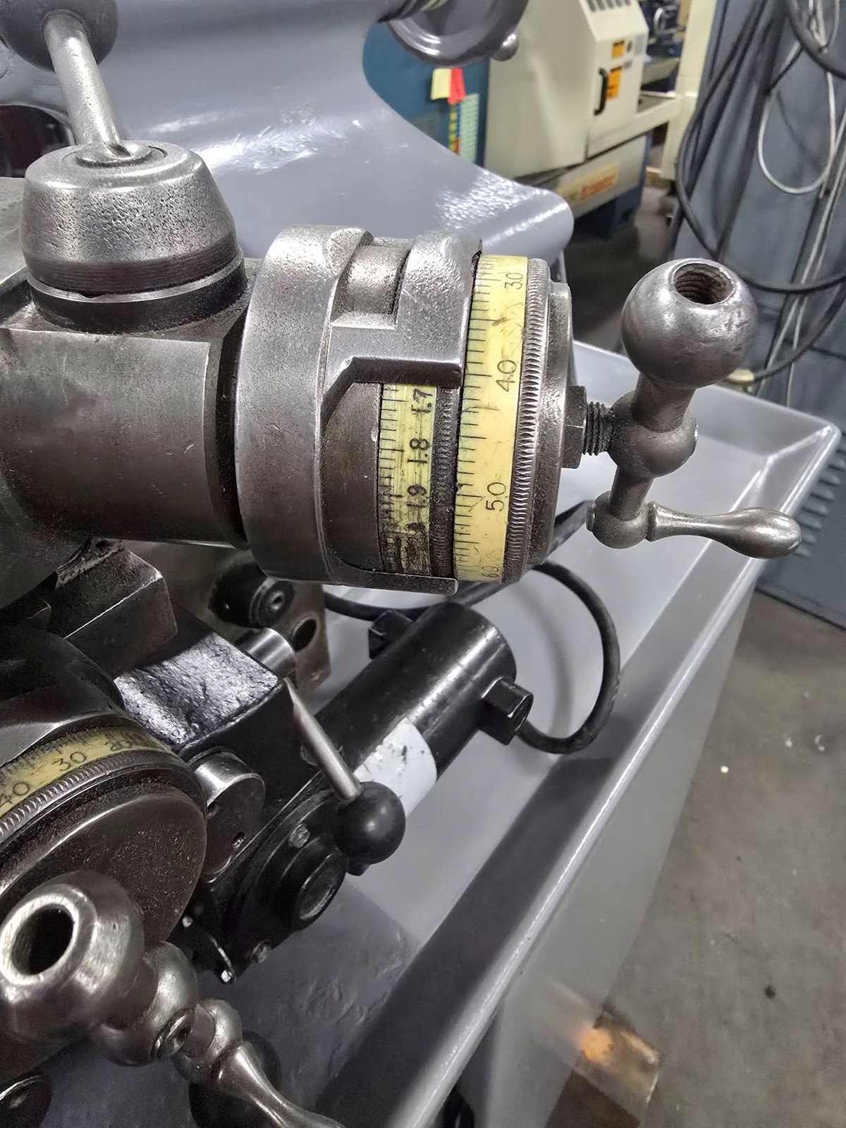 11”x18” Hardinge HLV-H-EM Tool Room Lathe w/Inch/Metric