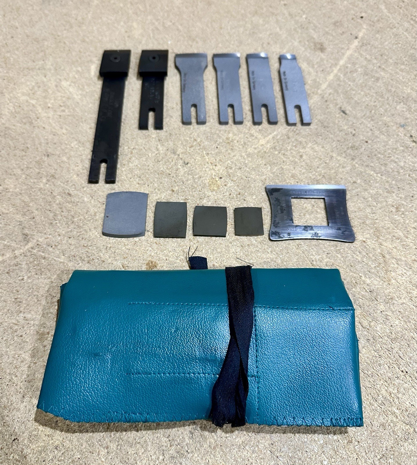 BIAX Scraper Blade Kit w/ Leather Pouch