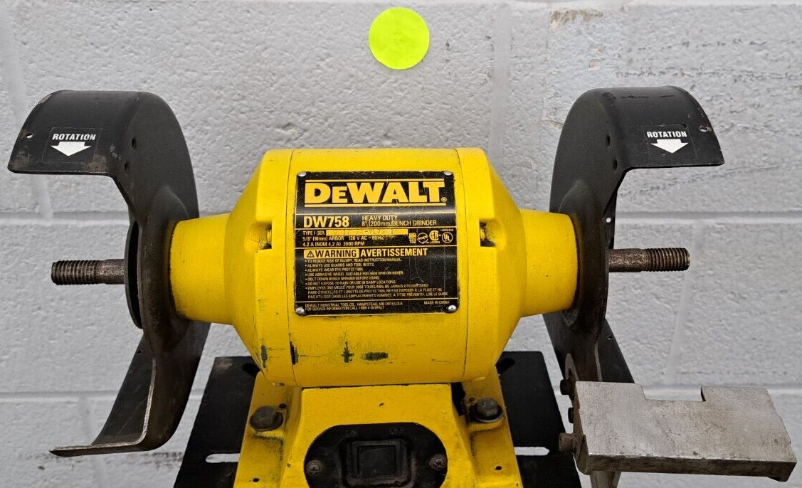 DEWALT BENCH GRINDER DW758 8″ BENCH 120 VAC 60HZ 4.2A 3600 RPM 2012-24-YL72018