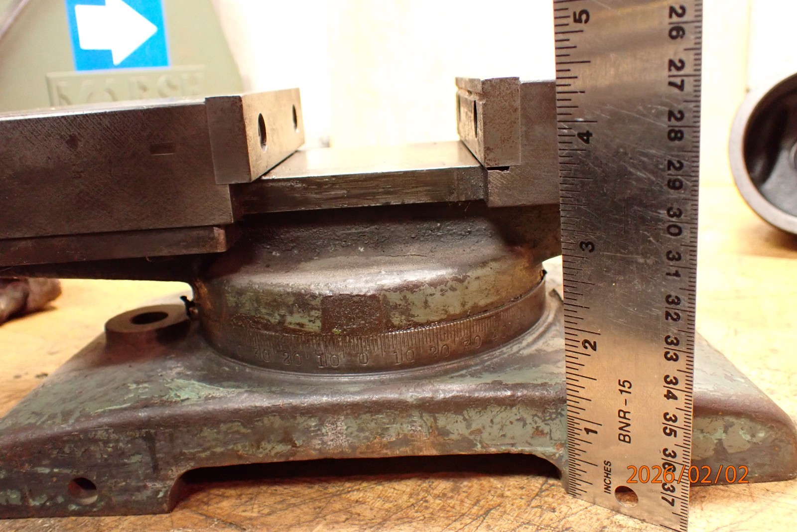 OLDER SMALL MILLING OR GRINDING GRINDER VISE W/ SWIVEL BASE CASTING