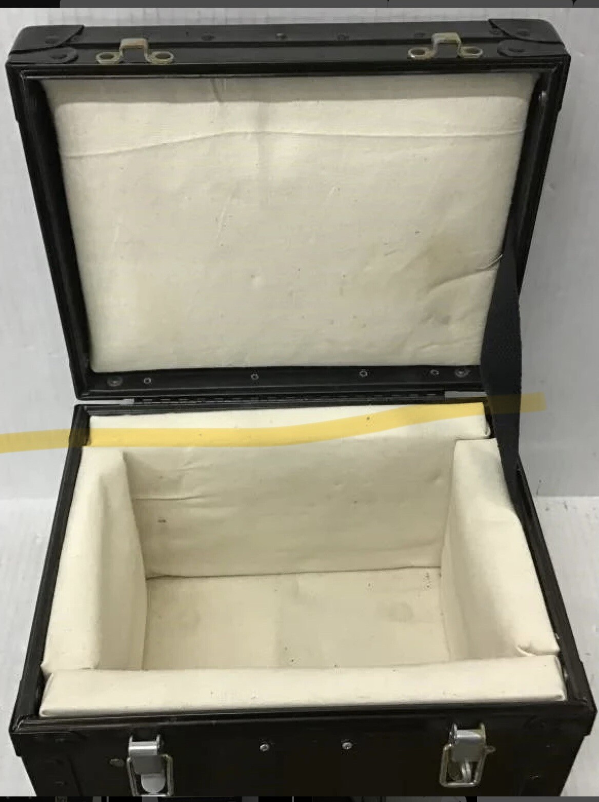 (UNBRANDED) BLACK PADDED STORAGE CASE