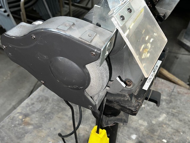 DAYTON VARIABLE SPEED BENCH GRINDER 6″ SIZE 2LKR7 1/3 HP 2000-3300/ 3450 RPM