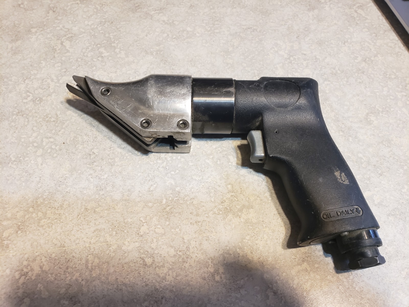Hand held pneumatic sheet metal shears