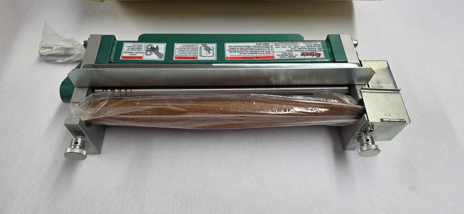 ⚙️ GRIZZLY Industrial T10727 12 Inch Vice-Mounted Slip Roll