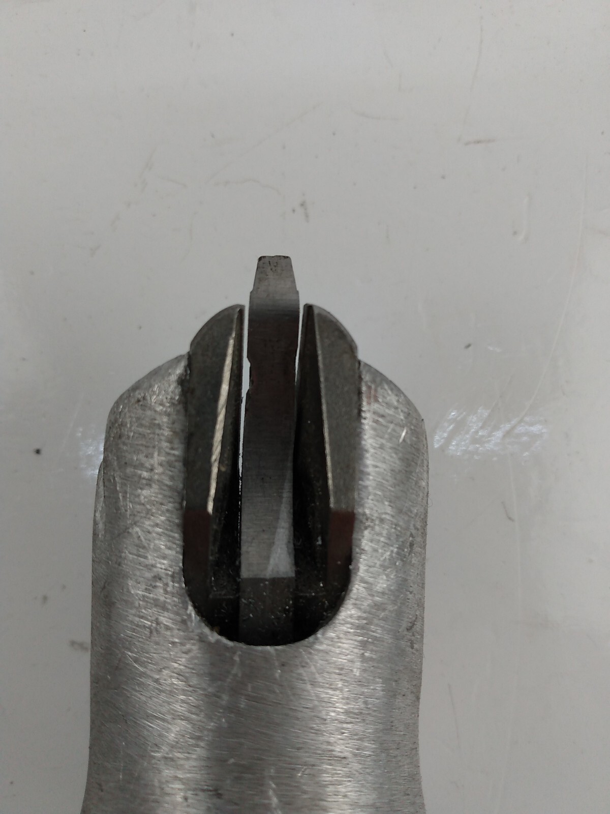 Milwaukee 6852-20 BROKEN Corded 18-Gauge Sheet Metal Shear 6.8 Amp Motor BROKEN