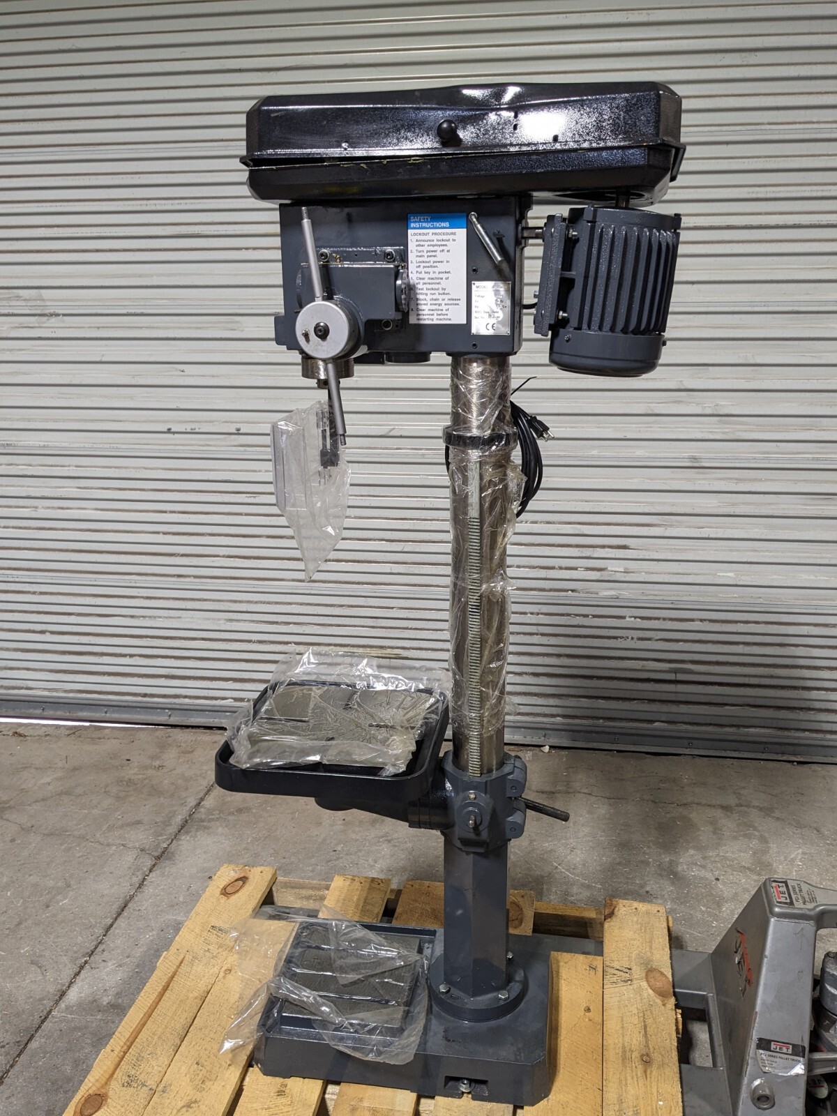 Dake Floor Drill Press 18" Swing 3MT 68 – 1380 RPM 1.5 HP 110v 977701V Dama