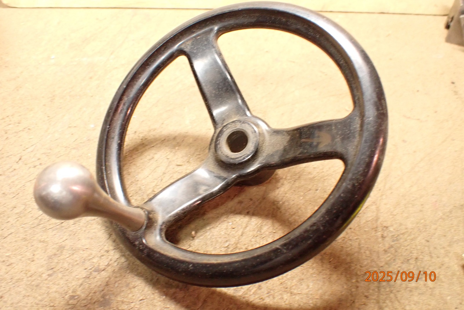 LOT D BRIDGEPORT MILLING MILL MACHINE CRACKED HANDWHEEL. MACHINIST TOOLING
