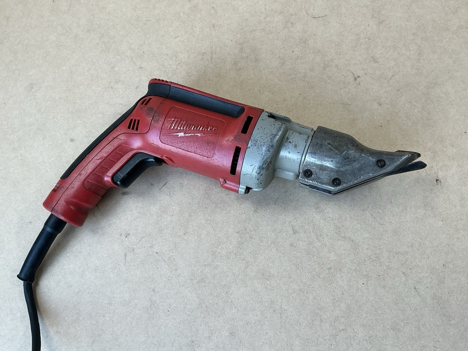 Milwaukee 6852-20 Corded 18-Gauge Sheet Metal Shear 6.8 Amp Motor
