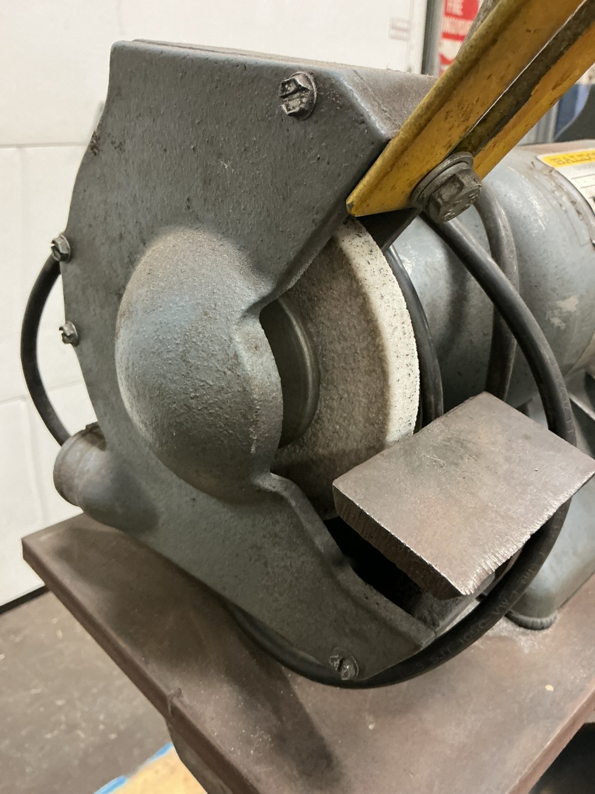 MO-6744, BALDOR 623E PEDESTAL GRINDER / BUFFER. 1/3 HP. 115 V. 1 PH. 3600 RPM.
