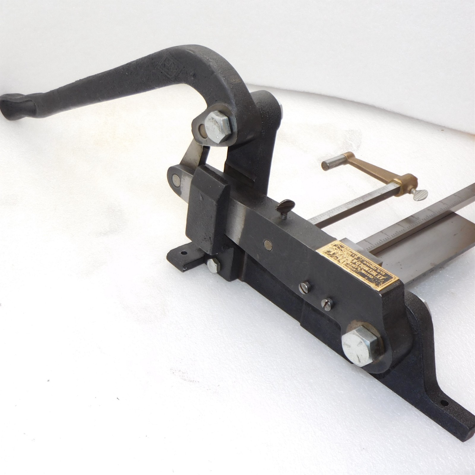 Helmold rule steel cutting creasing machine shear tool