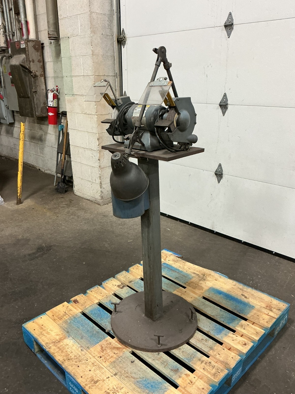 MO-6744, BALDOR 623E PEDESTAL GRINDER / BUFFER. 1/3 HP. 115 V. 1 PH. 3600 RPM.