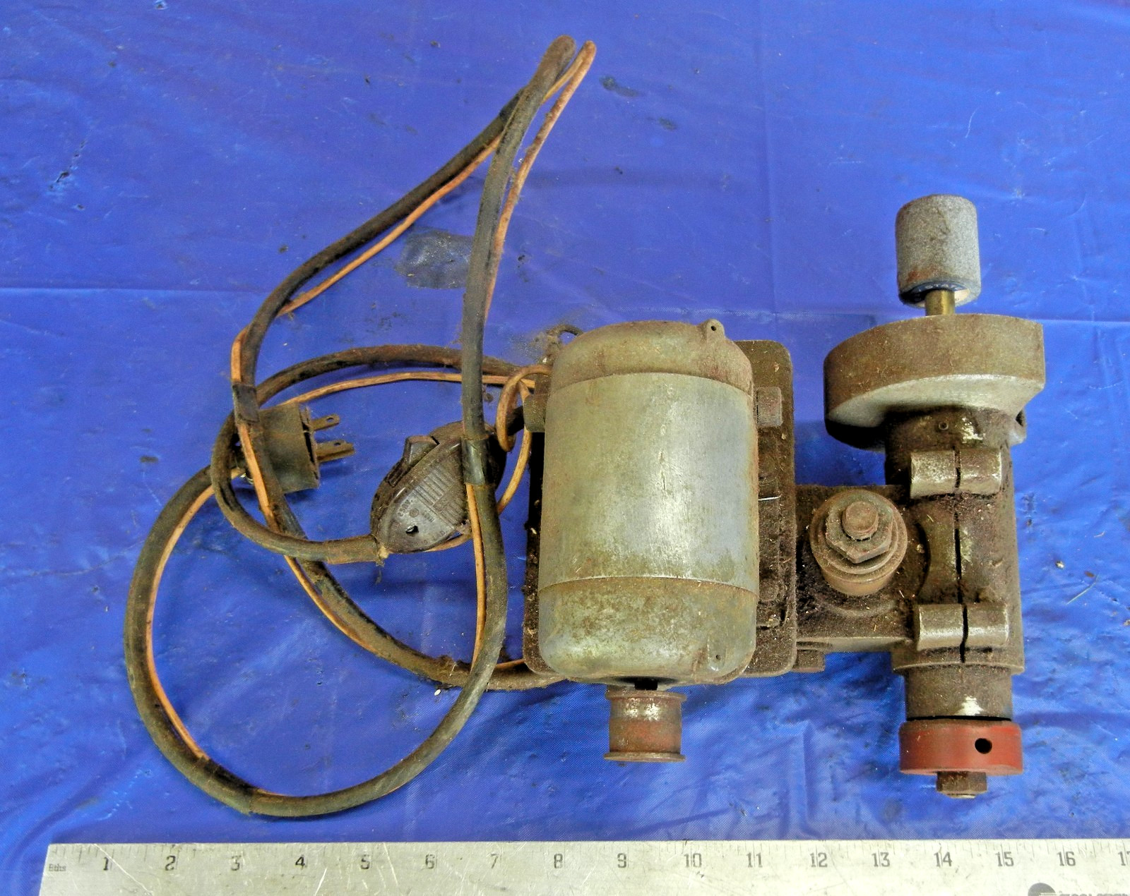 Unknown vintage tool post grinder for South Bend 9″ lathe